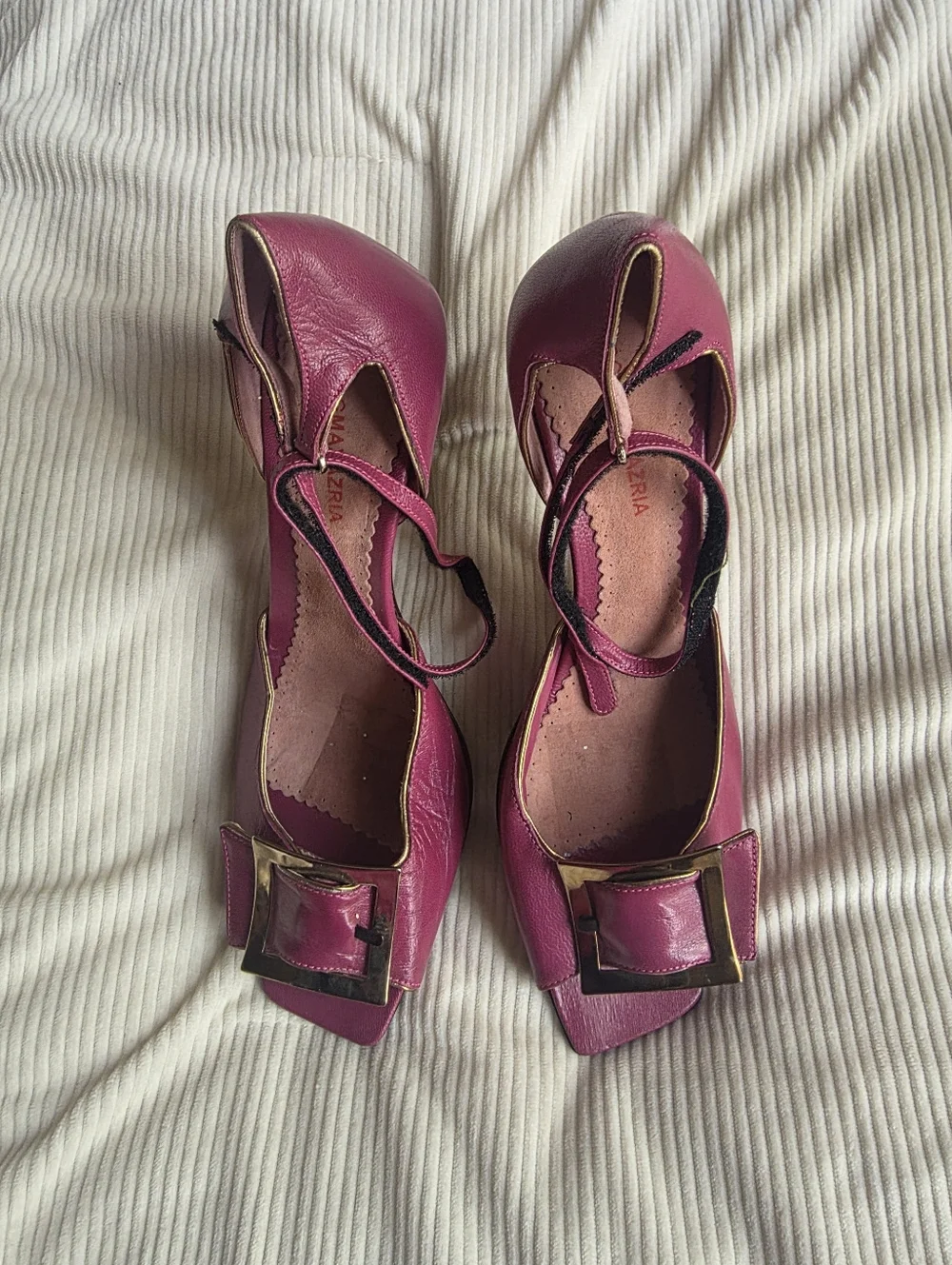 BCBG Maxazria Vintage Bow Leather Heel sandals Size 8 Lilac New